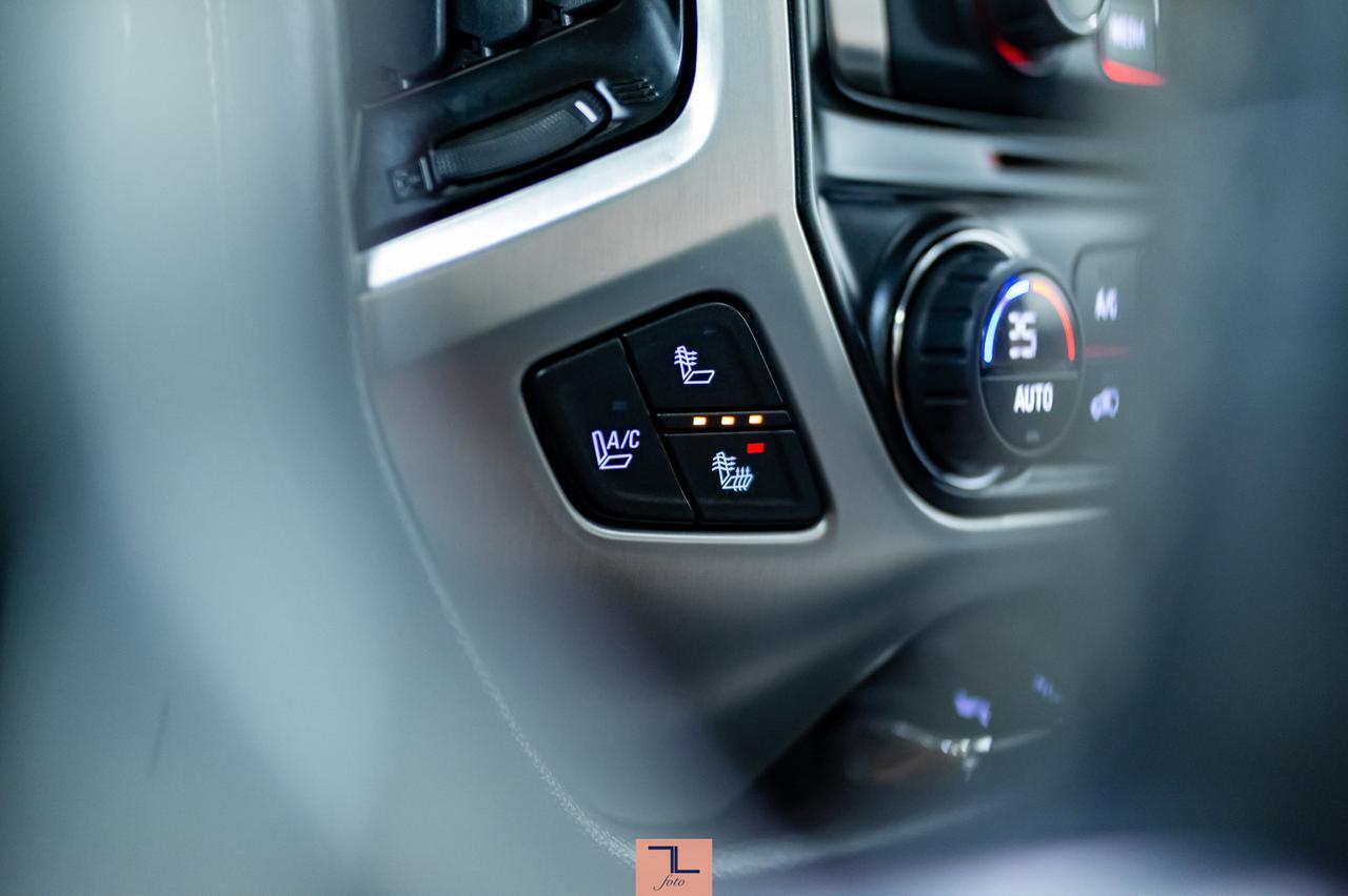 2015 GMC Sierra 2500HD 4x4 Crew Cab SLT Z71 Leather Roof Nav BCam Red Deer AB