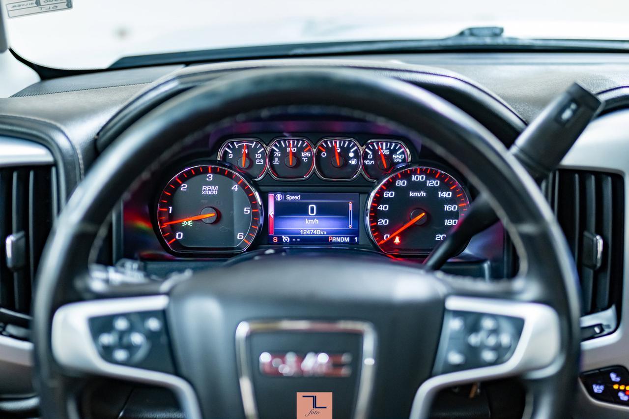 2015 GMC Sierra 2500HD 4x4 Crew Cab SLT Z71 Leather Roof Nav BCam Red Deer AB