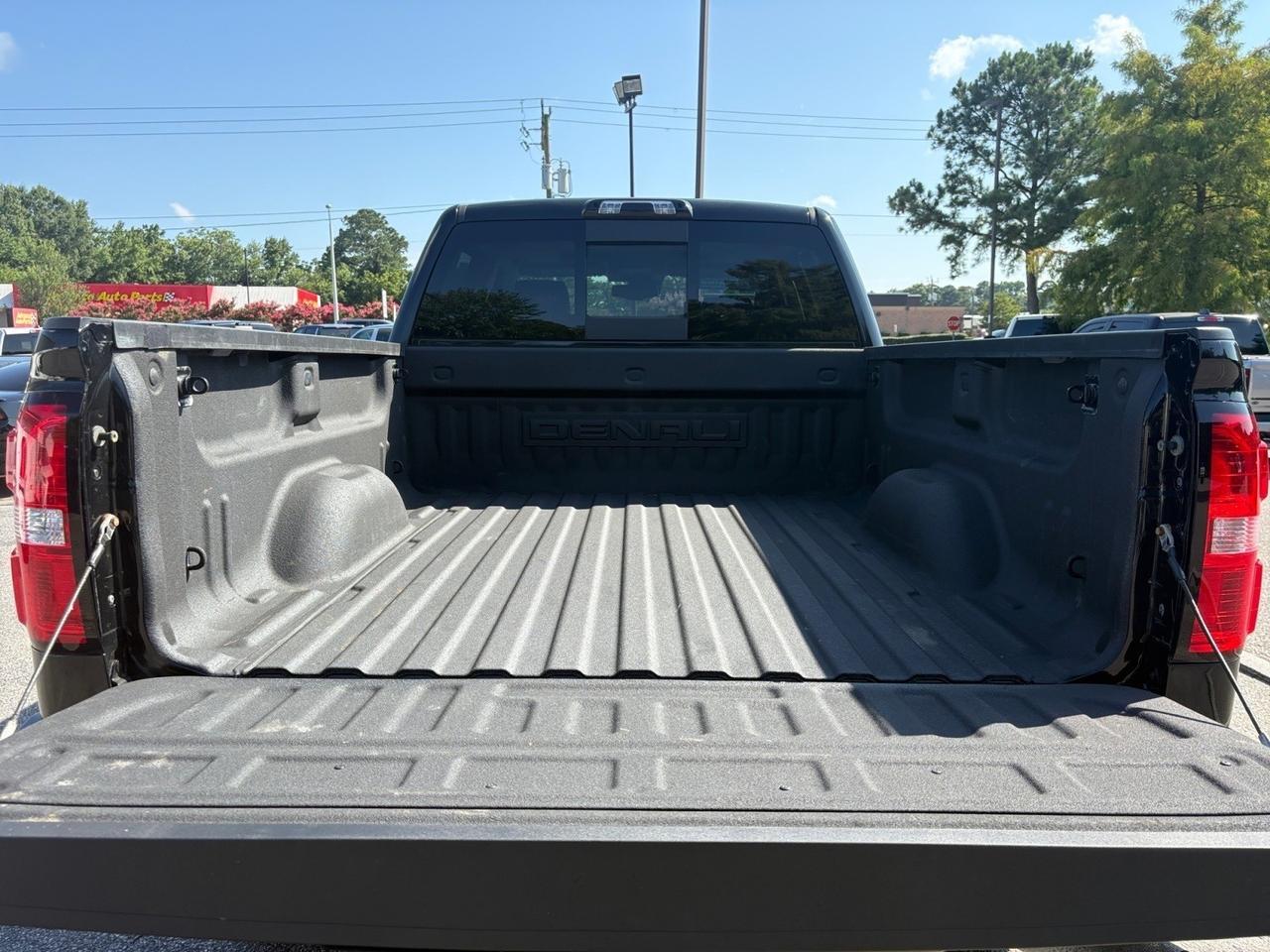 2015 GMC Sierra 2500HD Denali, CREW CAB 4X4 6.6L DURAMAX DIESEL ALLISON TRANSMISSION, HEATED SEATS, RUNNING BOARDS, APPLE CARPLAY/ANDROID AUTO, TAILGATE STEP, FENDER FLARES, SUNROOF, BED LINER, TOW PACKAGE, BACKUP CAMERA, CLEAN CARFAX CERTIFIED, TAKE POWER ON THE ROAD! Virginia Beach VA