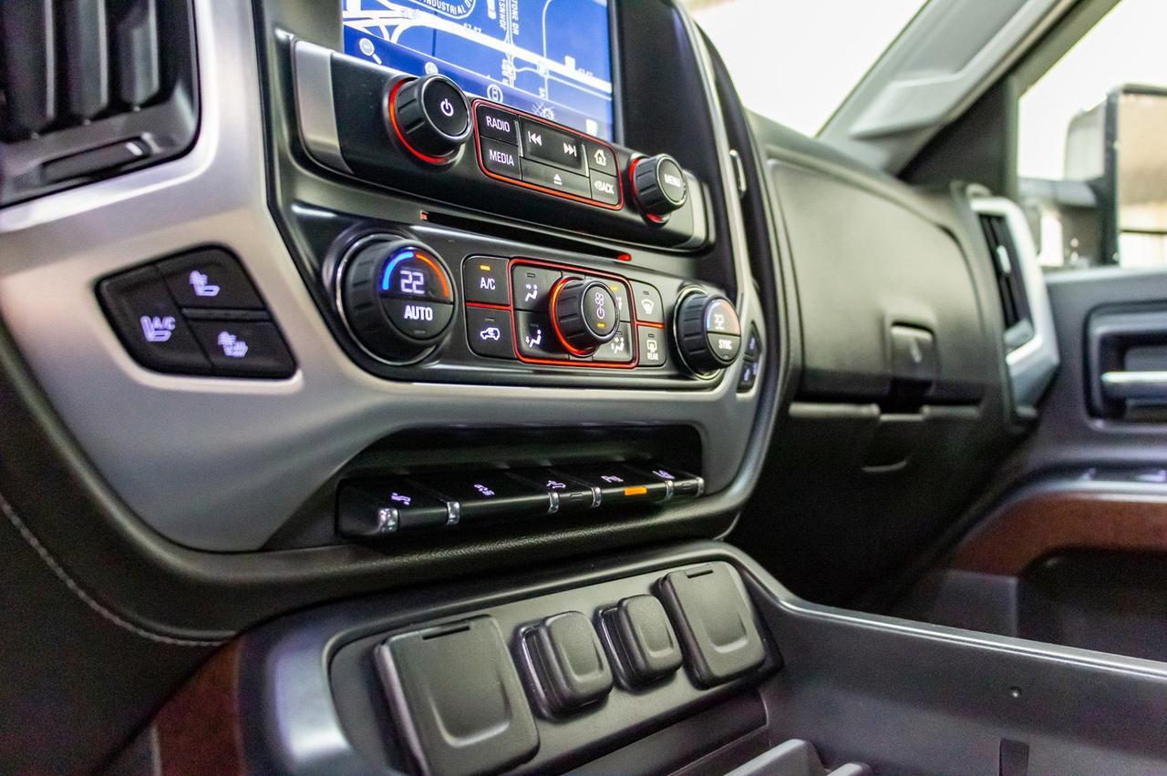 2015 GMC Sierra 3500HD 4x4 Double Cab SLT Dually Leather Nav Red Deer AB