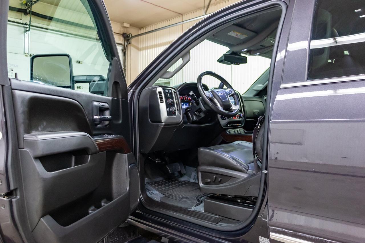 2015 GMC Sierra 3500HD 4x4 Double Cab SLT Dually Leather Nav Red Deer AB