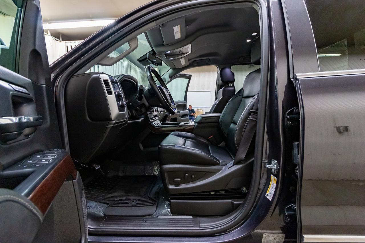 2015 GMC Sierra 3500HD 4x4 Double Cab SLT Dually Leather Nav Red Deer AB