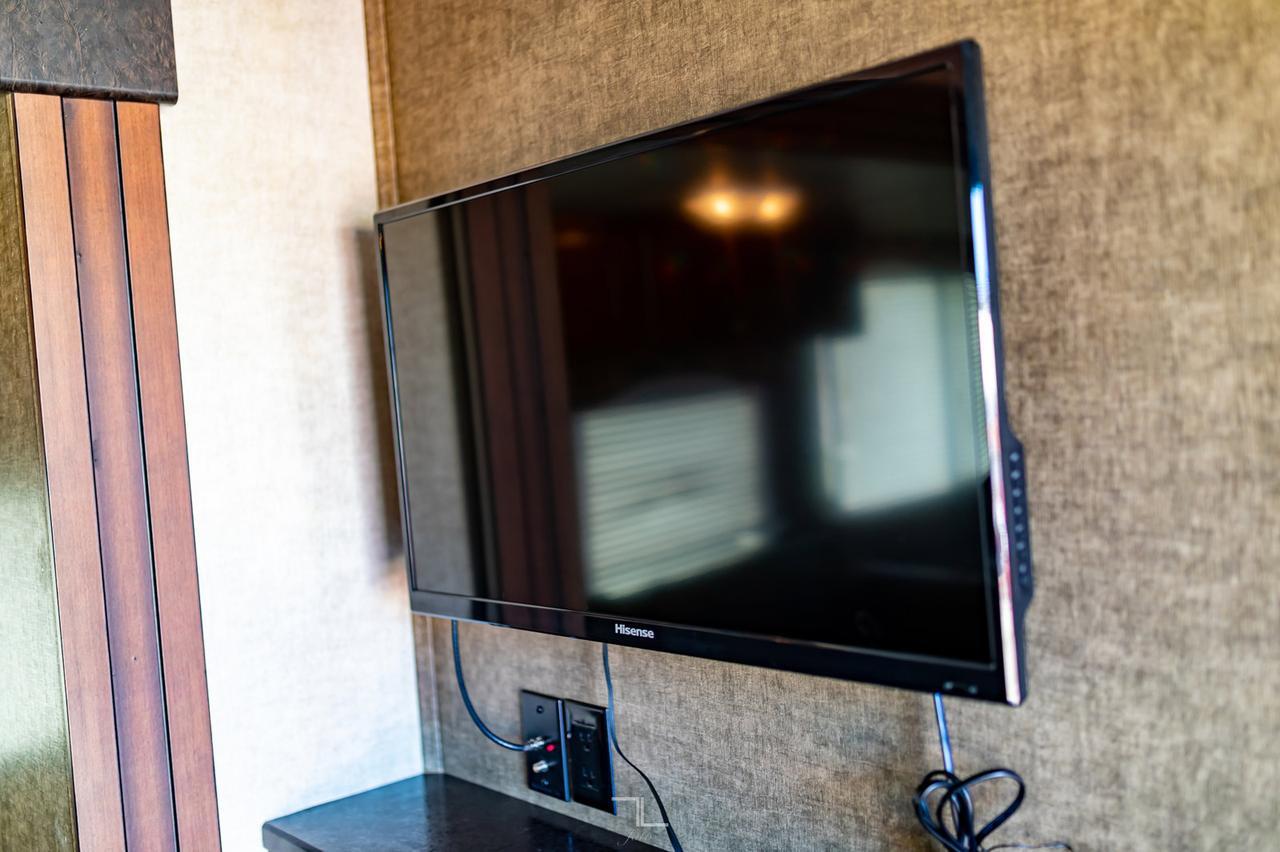 2015 Heartland Prowler Lynx 27LX Solar Panels Slideout Red Deer AB