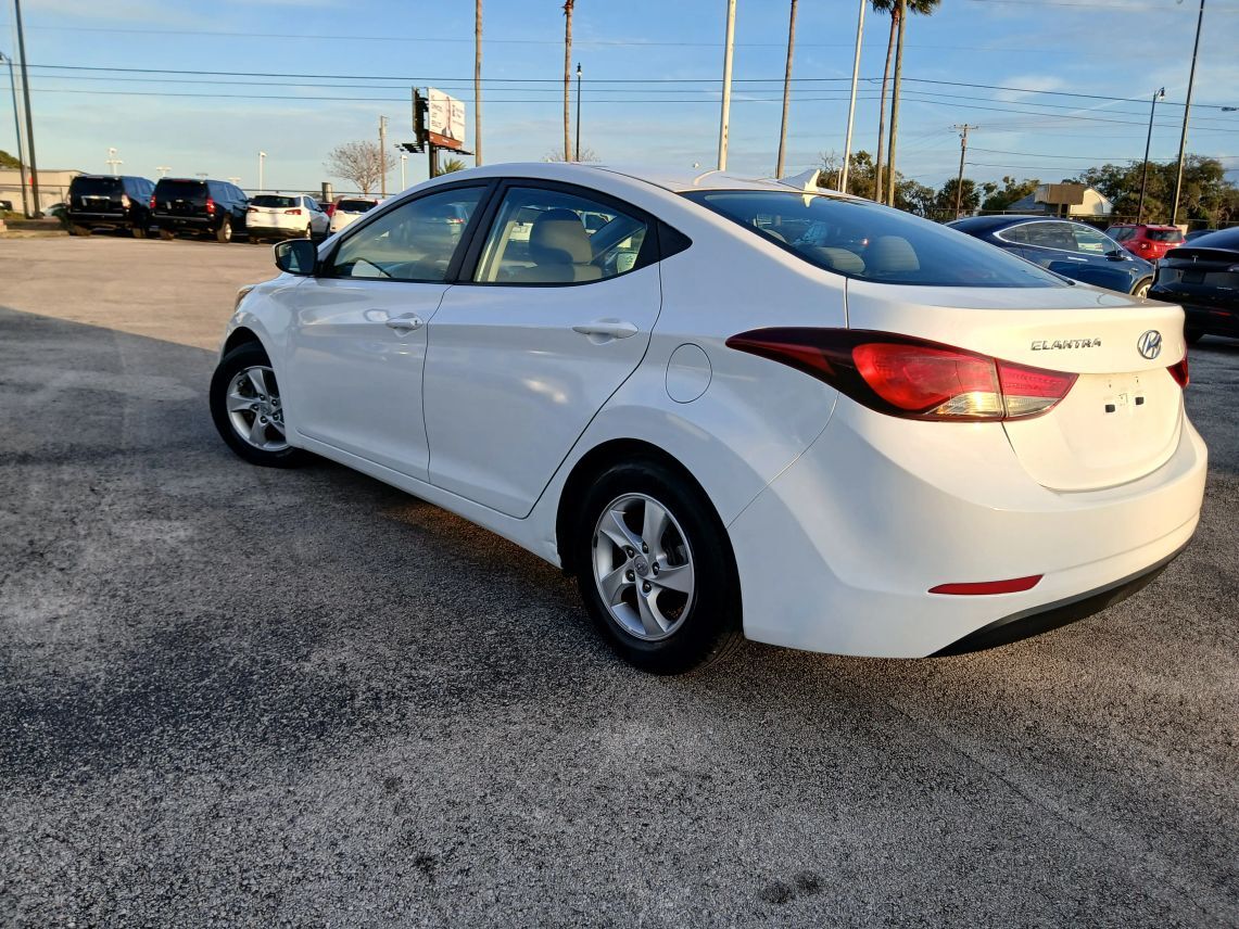 2015 Hyundai Elantra SE Sedan 4D
