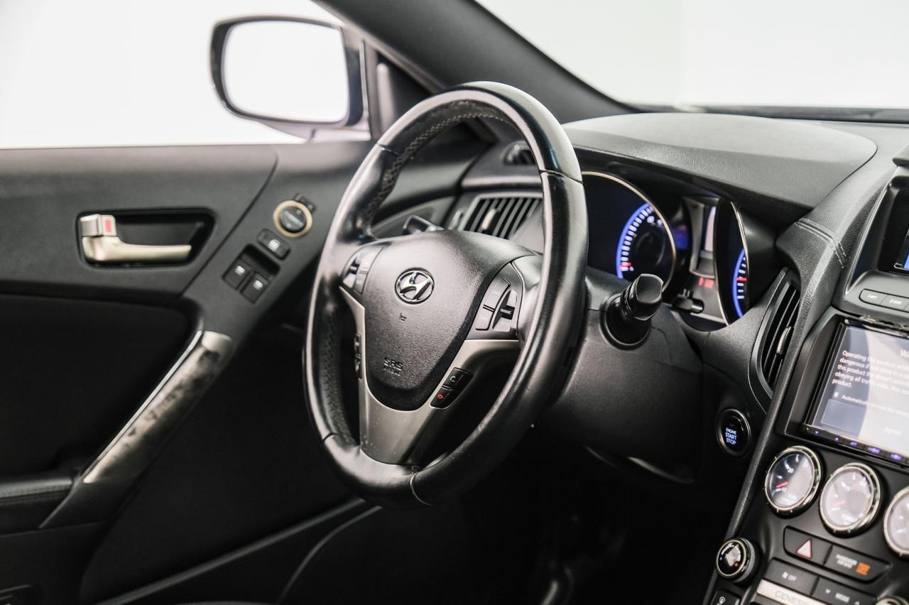 2015 Hyundai Genesis 3.8 KEYLESS START BLUETOOTH AUTOMATIC CLIMATE CONTROL CRUISE CONTROL ALLOY WHEELS Carrollton TX