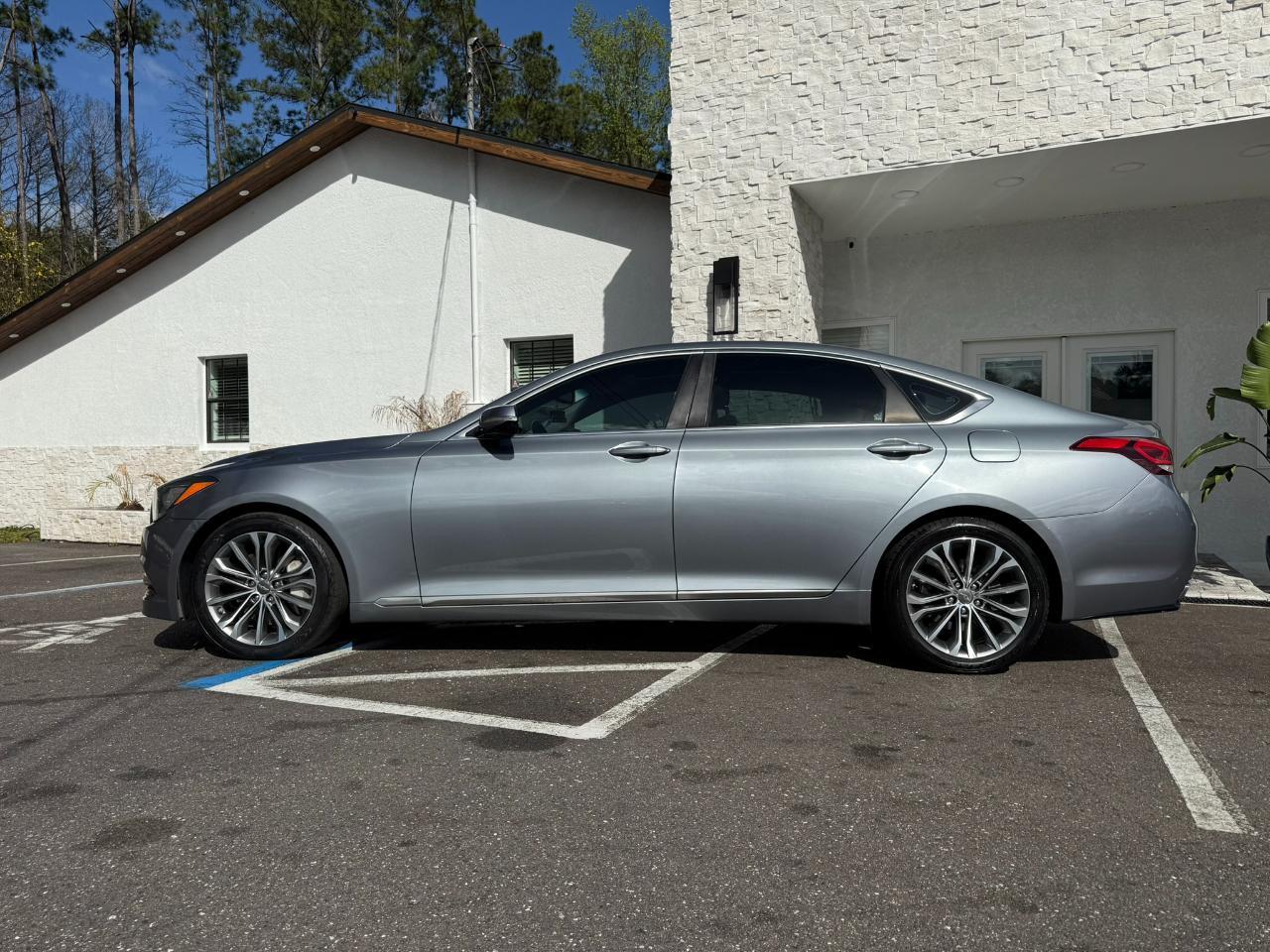2015 Hyundai Genesis 4dr Sdn V6 3.8L RWD