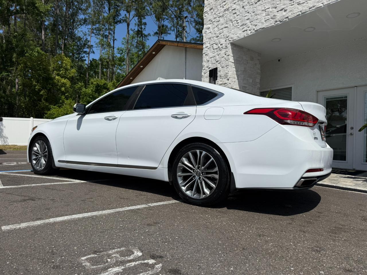 2015 Hyundai Genesis 4dr Sdn V6 3.8L RWD