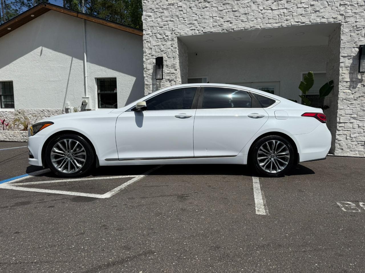 2015 Hyundai Genesis 4dr Sdn V6 3.8L RWD
