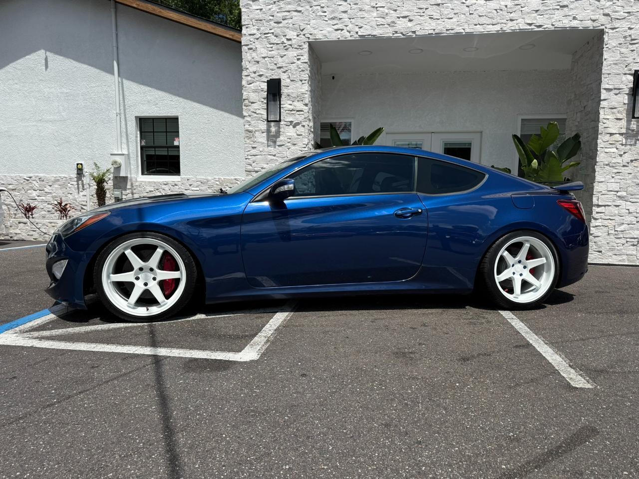 2015 Hyundai Genesis Coupe 2dr 3.8L Man Ultimate w/Black Seats
