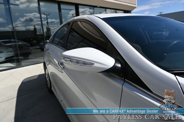2015 Hyundai Sonata Hybrid / Power Mirrors, Windows & Locks / Heated Front Cloth Bucket Seats / Bluetooth / Backup Camera / Keyless Entry & Start / Cruise Control / Aux & USB Inputs / Only 57K Miles / 40 MPG Anchorage AK