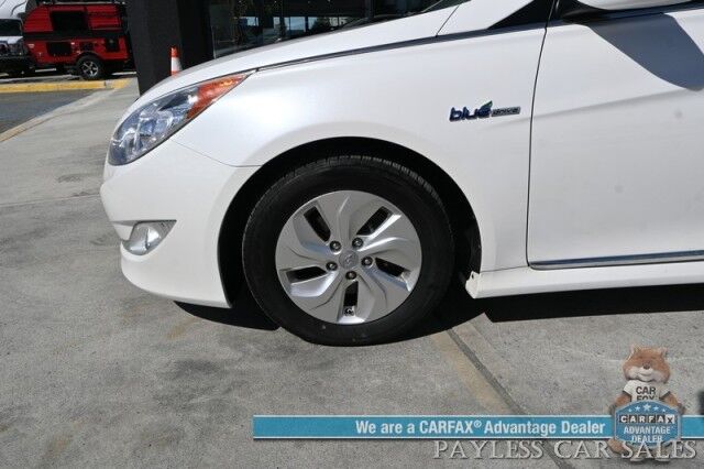 2015 Hyundai Sonata Hybrid / Power Mirrors, Windows & Locks / Heated Front Cloth Bucket Seats / Bluetooth / Backup Camera / Keyless Entry & Start / Cruise Control / Aux & USB Inputs / Only 57K Miles / 40 MPG Anchorage AK
