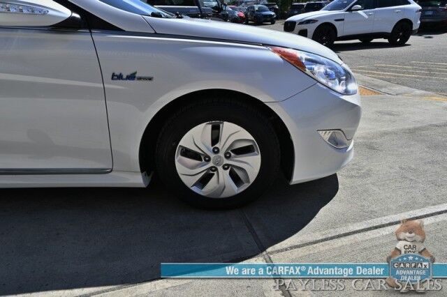 2015 Hyundai Sonata Hybrid / Power Mirrors, Windows & Locks / Heated Front Cloth Bucket Seats / Bluetooth / Backup Camera / Keyless Entry & Start / Cruise Control / Aux & USB Inputs / Only 57K Miles / 40 MPG Anchorage AK