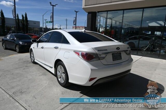 2015 Hyundai Sonata Hybrid / Power Mirrors, Windows & Locks / Heated Front Cloth Bucket Seats / Bluetooth / Backup Camera / Keyless Entry & Start / Cruise Control / Aux & USB Inputs / Only 57K Miles / 40 MPG Anchorage AK