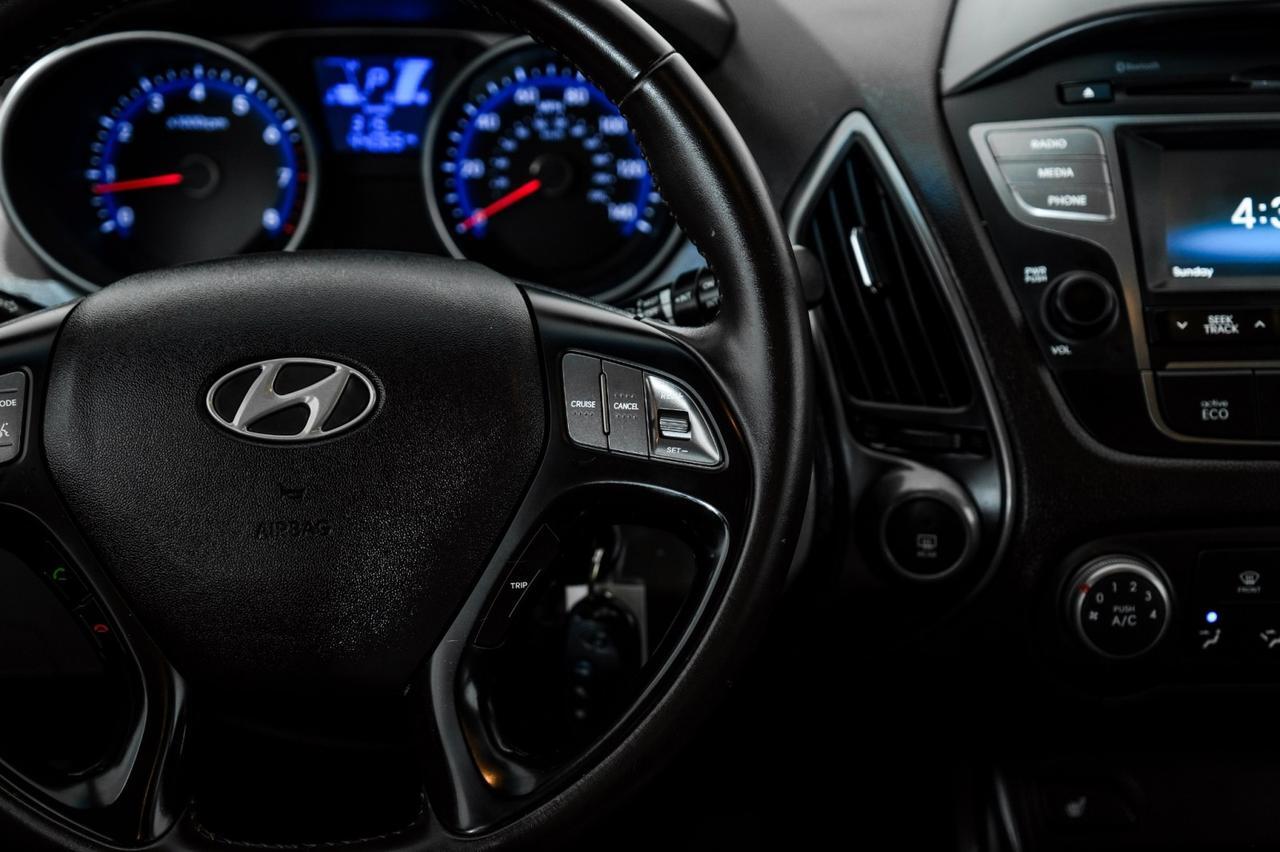 2015 Hyundai Tucson SE AWD LEATHER/CLOTH HEATED SEATS REAR CAMERA BLUETOOTH POWER DRIVER SEAT Carrollton TX