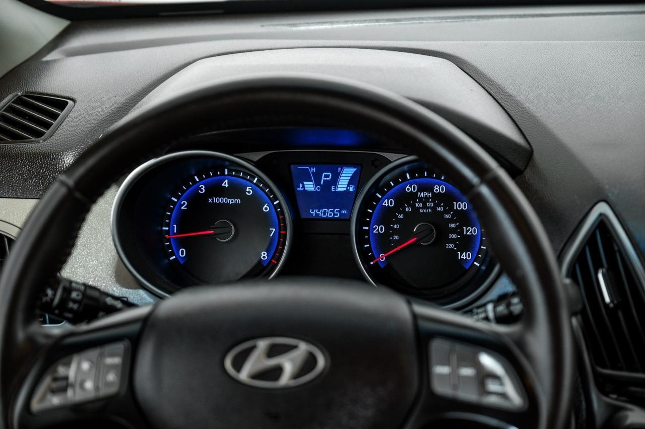 2015 Hyundai Tucson SE AWD LEATHER/CLOTH HEATED SEATS REAR CAMERA BLUETOOTH POWER DRIVER SEAT Carrollton TX