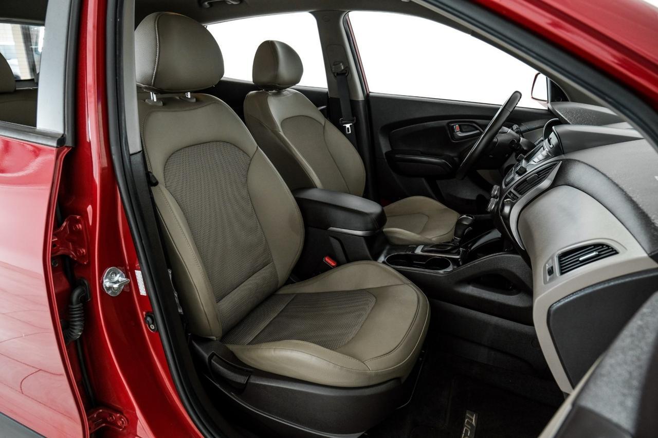 2015 Hyundai Tucson SE AWD LEATHER/CLOTH HEATED SEATS REAR CAMERA BLUETOOTH POWER DRIVER SEAT Carrollton TX
