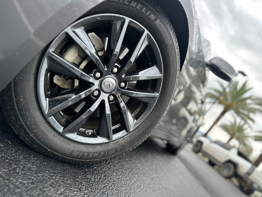 2015 INFINITI Q50 Premium