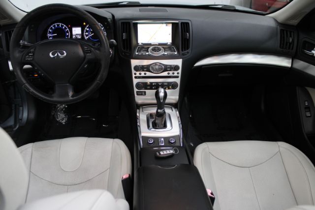 2015 INFINITI Q60 Luxury