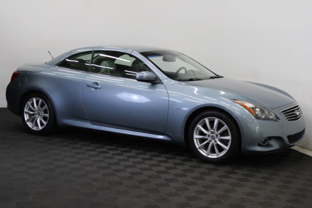2015 INFINITI Q60 Luxury