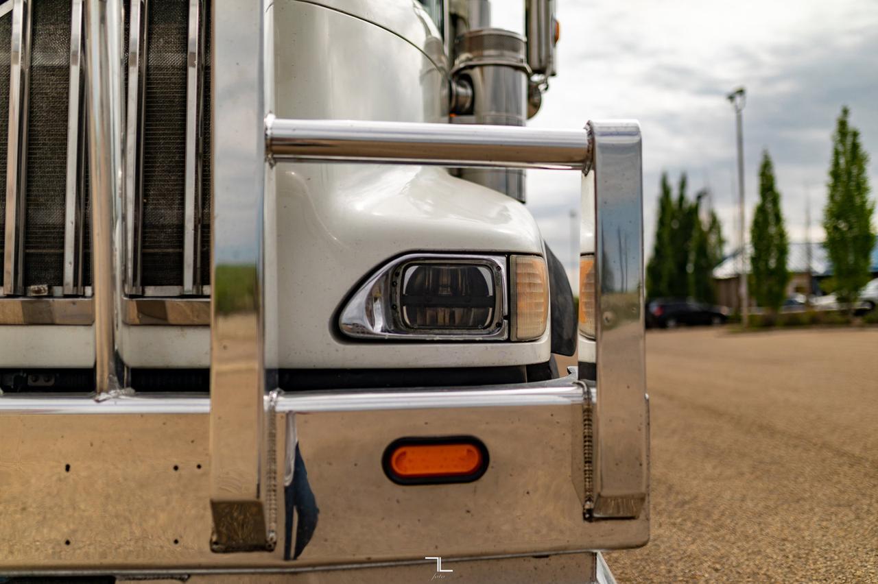 2015 International 5900 Tridrive Tractor Sleeper Heavy Spec Red Deer AB