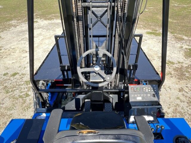 2015 International WorkStar 4700 SBA 24&apos; Steel Flatbed Truck with 5,000 capacity Truck Mounted Forkli Homestead FL