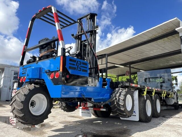 2015 International WorkStar 4700 SBA 24&apos; Steel Flatbed Truck with 5,000 capacity Truck Mounted Forklift