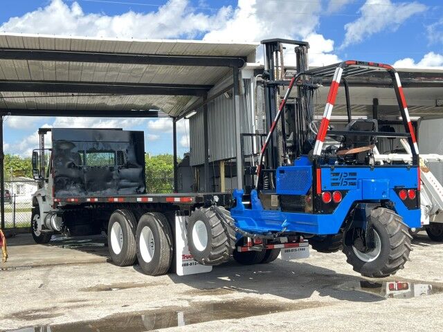 2015 International WorkStar 4700 SBA 24&apos; Steel Flatbed Truck with 5,000 capacity Truck Mounted Forklift