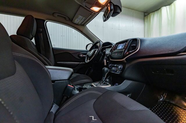 2015 Jeep Cherokee 4x4 North BCam HSeat Red Deer AB