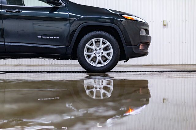 2015 Jeep Cherokee 4x4 North BCam HSeat Red Deer AB