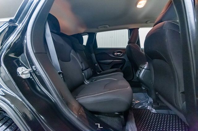 2015 Jeep Cherokee 4x4 North BCam HSeat Red Deer AB