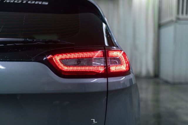 2015 Jeep Cherokee 4x4 Sport Heated Seats Red Deer AB 2015 Jeep Cherokee 4x4 Sport Heated Seats Red Deer AB