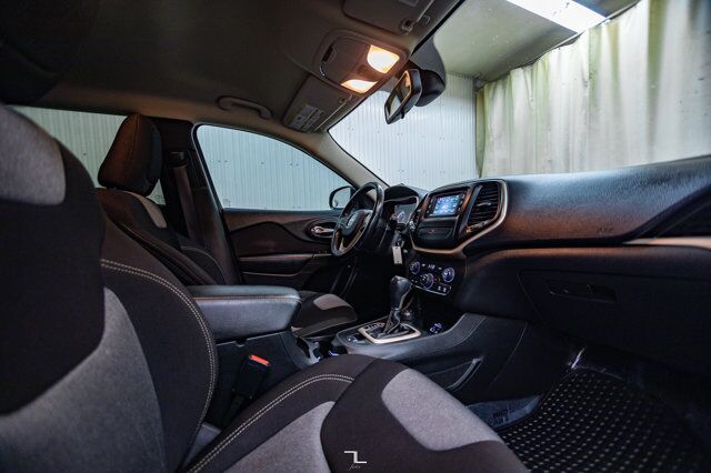 2015 Jeep Cherokee 4x4 Sport Heated Seats Red Deer AB 2015 Jeep Cherokee 4x4 Sport Heated Seats Red Deer AB