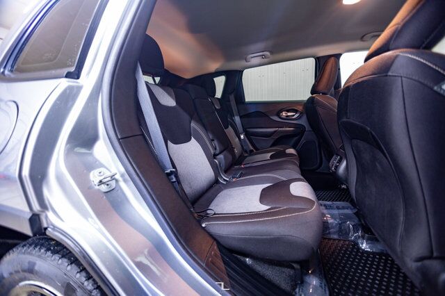 2015 Jeep Cherokee 4x4 Sport Heated Seats Red Deer AB 2015 Jeep Cherokee 4x4 Sport Heated Seats Red Deer AB