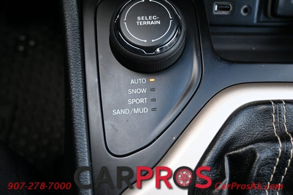 2015 Jeep Cherokee Latitude - 4X4 - 3.2L V6 - Auto Start - Power Driver's Seat - Heated Seats & Steering Wheel - Keyless Entry & Push to Start - Backup Camera - Power Liftgate - Blind Spot Alert - Rear Parking Sensors Anchorage AK