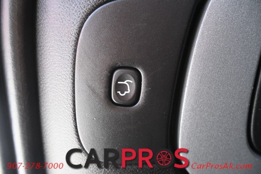 2015 Jeep Cherokee Latitude - 4X4 - 3.2L V6 - Auto Start - Power Driver's Seat - Heated Seats & Steering Wheel - Keyless Entry & Push to Start - Backup Camera - Power Liftgate - Blind Spot Alert - Rear Parking Sensors Anchorage AK