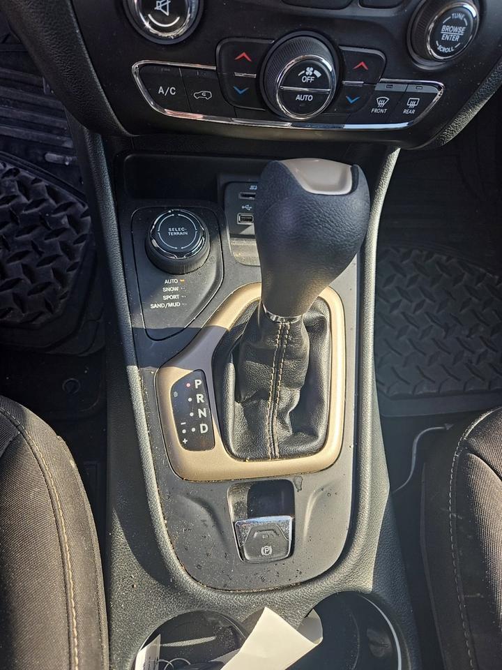 2015 Jeep Cherokee Latitude West Burlington IA