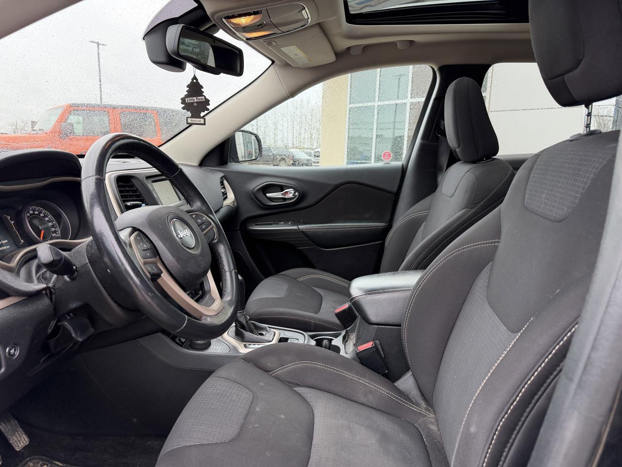 2015 Jeep Cherokee North 4WD | CommandView Dual Pane Sunroof | Backup Camera | NAV | Keyless Entry | Bluetooth Redwater AB