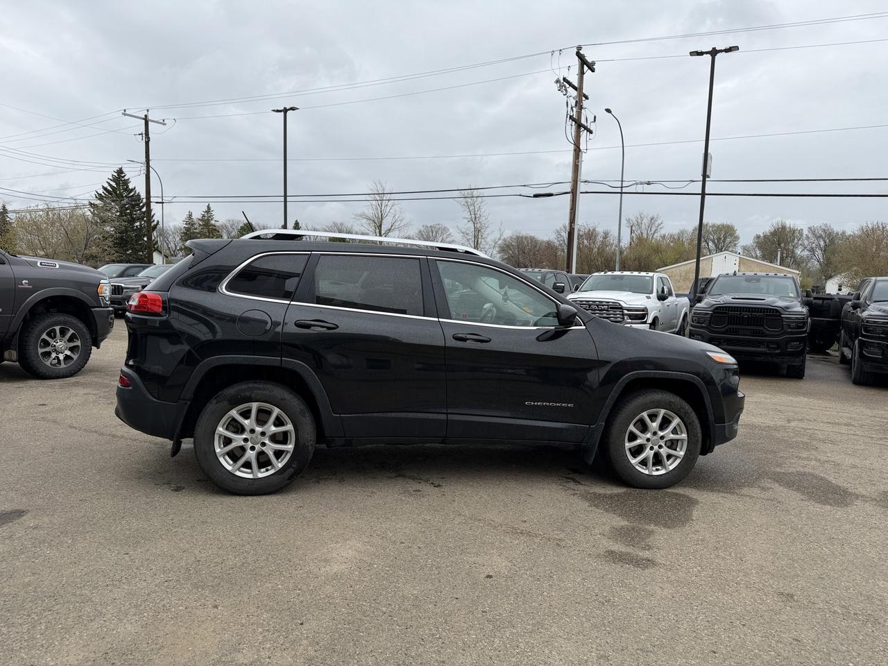 2015 Jeep Cherokee North 4WD | CommandView Dual Pane Sunroof | Backup Camera | NAV | Keyless Entry | Bluetooth Redwater AB