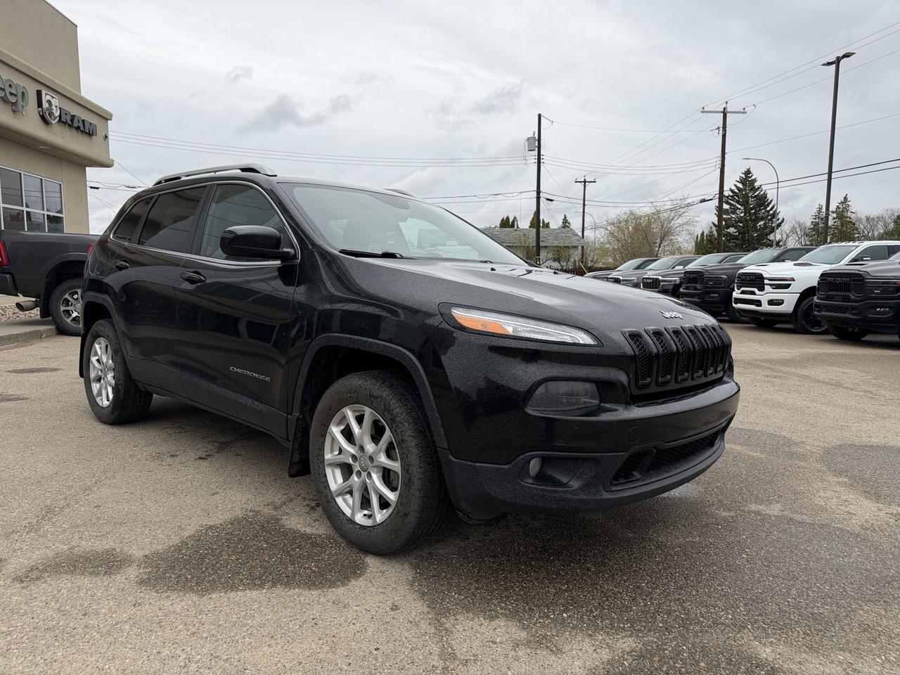 2015 Jeep Cherokee North 4WD | CommandView Dual Pane Sunroof | Backup Camera | NAV | Keyless Entry | Bluetooth Redwater AB