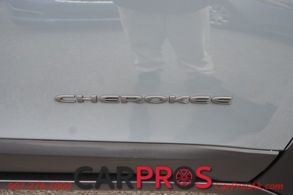 2015 Jeep Cherokee Trailhawk - 4X4 - Comfort & Convenience Group - 3.2L V6 - AutoStart - Heated & Cooled Leather Seats - Heated Steering Wheel - Bluetooth - Navigation - Back Up Camera - Cruise Control - Power Liftgate - Tow Pkg Anchorage AK