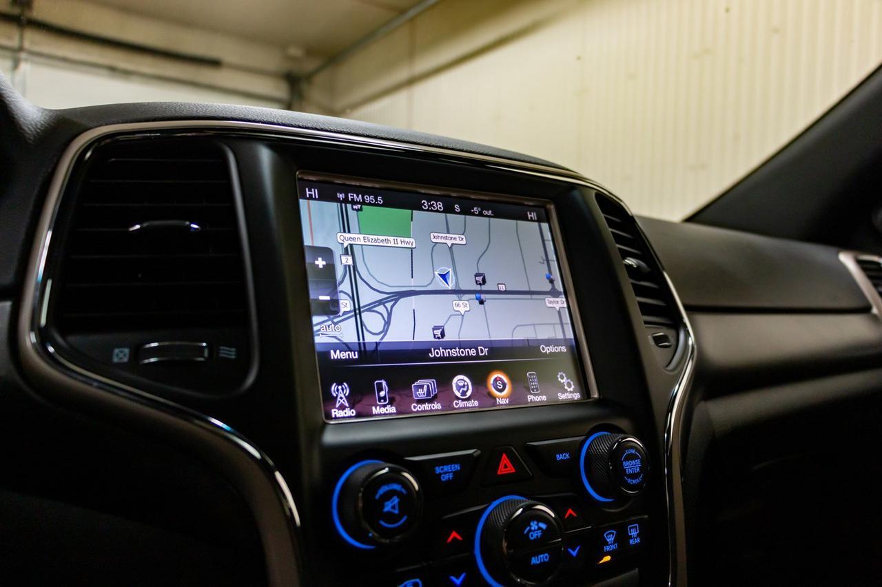 2015 Jeep Grand Cherokee 4x4 Laredo Nav Roof Red Deer AB