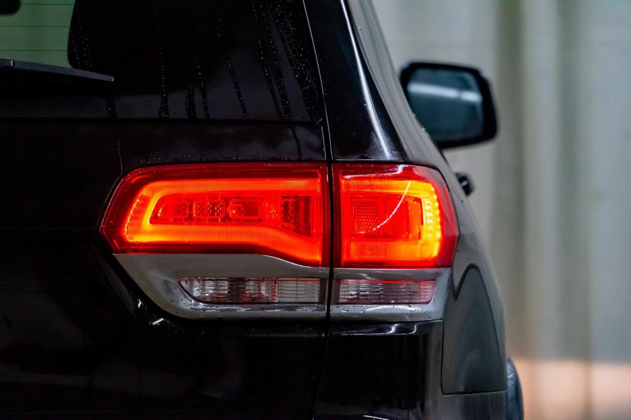 2015 Jeep Grand Cherokee 4x4 Laredo Nav Roof Red Deer AB