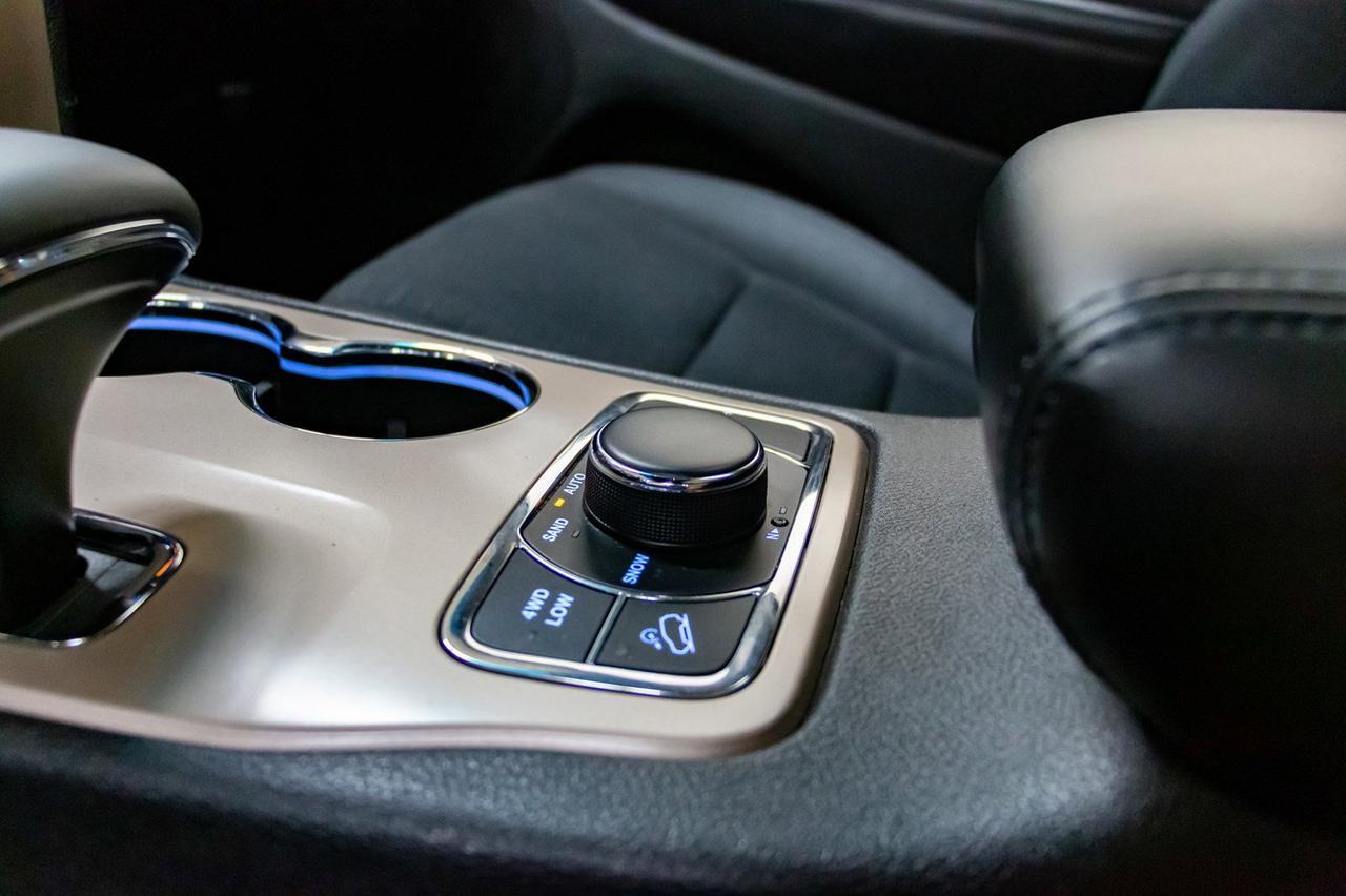 2015 Jeep Grand Cherokee 4x4 Laredo Nav Roof Red Deer AB