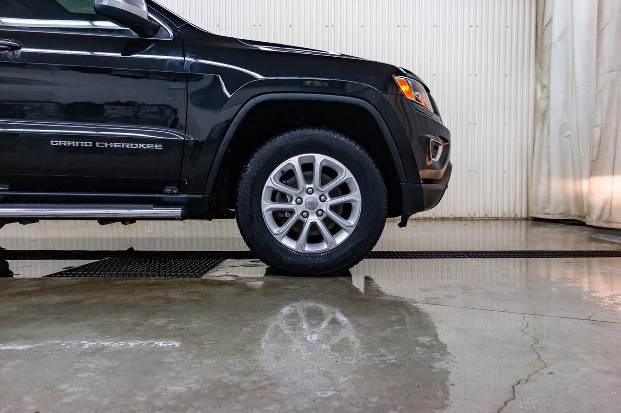 2015 Jeep Grand Cherokee 4x4 Laredo Nav Roof Red Deer AB