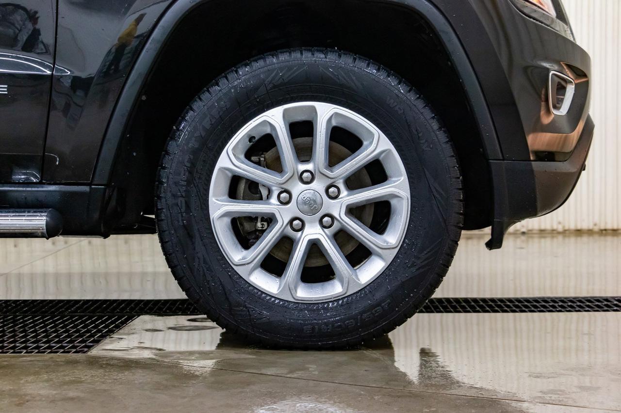 2015 Jeep Grand Cherokee 4x4 Laredo Nav Roof Red Deer AB