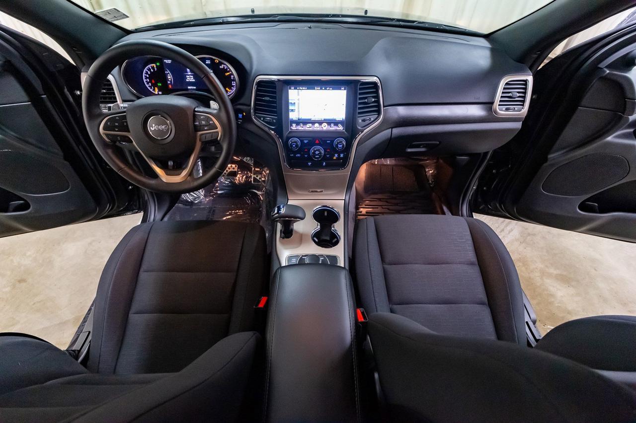 2015 Jeep Grand Cherokee 4x4 Laredo Nav Roof Red Deer AB