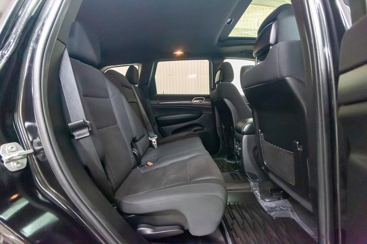 2015 Jeep Grand Cherokee 4x4 Laredo Nav Roof Red Deer AB