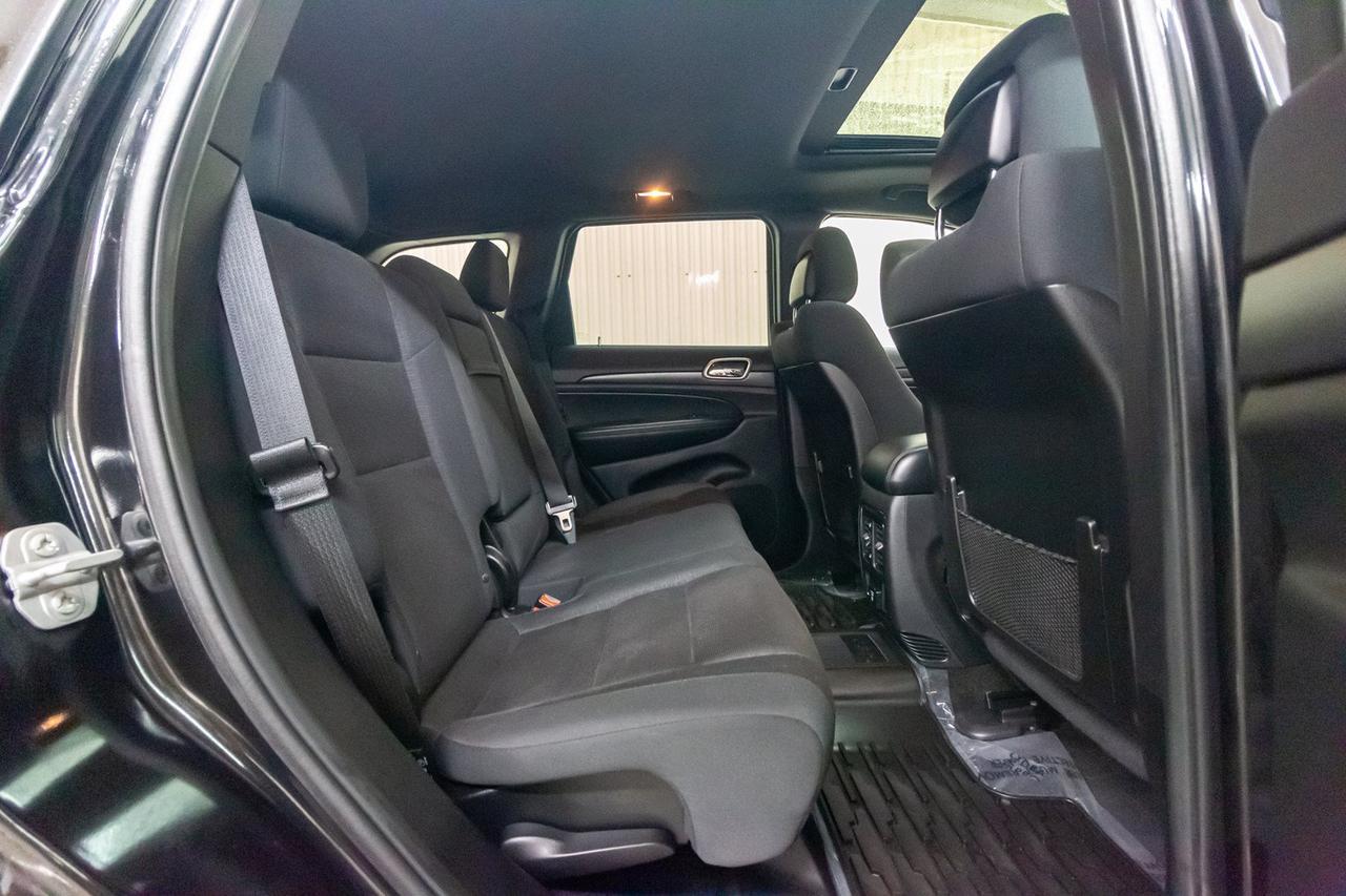 2015 Jeep Grand Cherokee 4x4 Laredo Nav Roof Red Deer AB