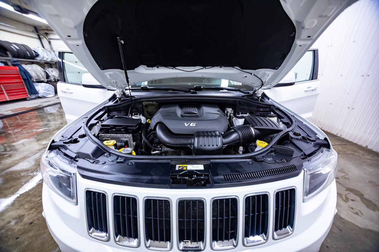 2015 Jeep Grand Cherokee 4x4 Laredo PSeat BCam Red Deer AB