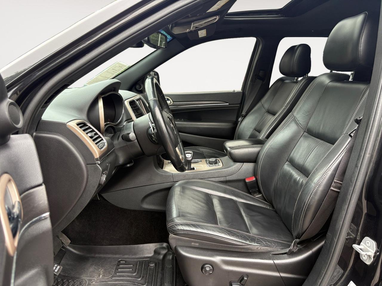 2015 Jeep Grand Cherokee Limited, POWER LIFTGATE, BACKUP CAMERA, PARKING SENSORS, BLIND SPOT ALERT, LANE KEEP ASSIST, HEATED FRONT & REAR SEATS, DRIVE MODES, PADDLE SHIFTERS, SUNROOF, WIFI COMPATIBLE, CLEAN CARFAX, GO GRAND IN THIS GRAND CHEROKEE!